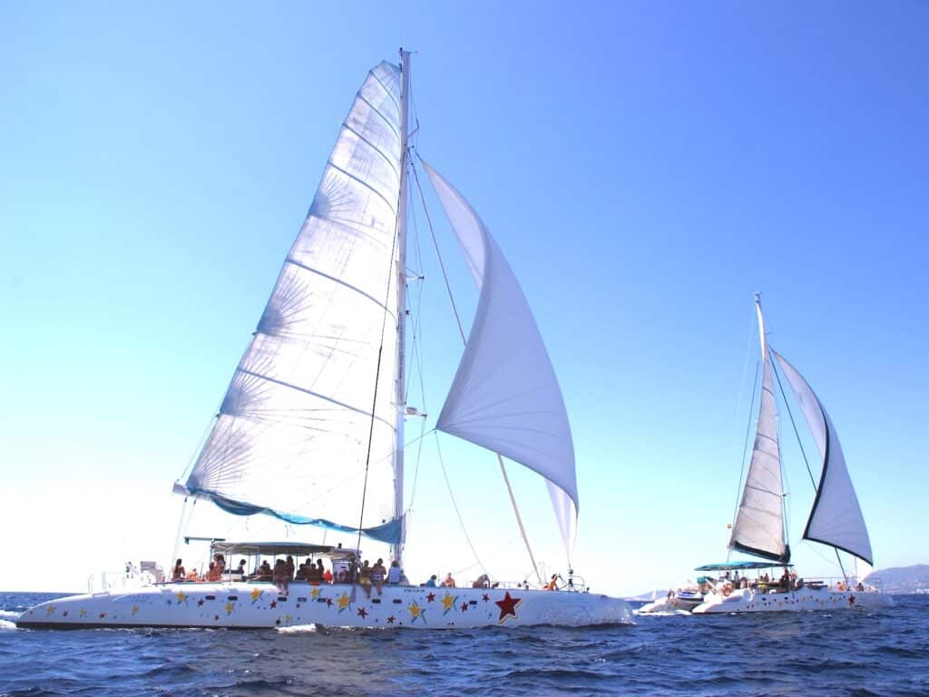 Katamaran Segeltörn auf dem Meer