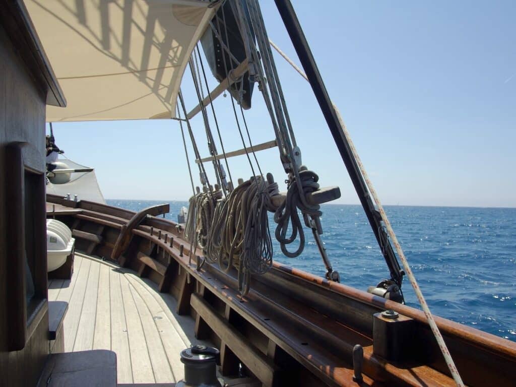 Segelboot Deck mit Meerblick