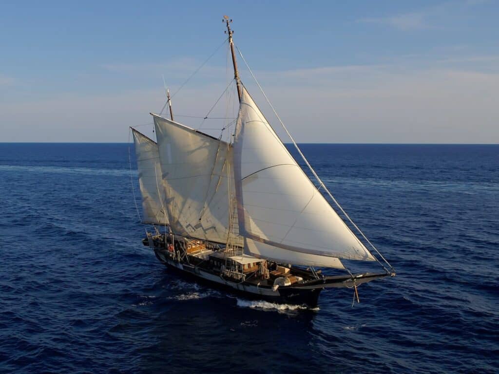Segelboot auf dem Meer