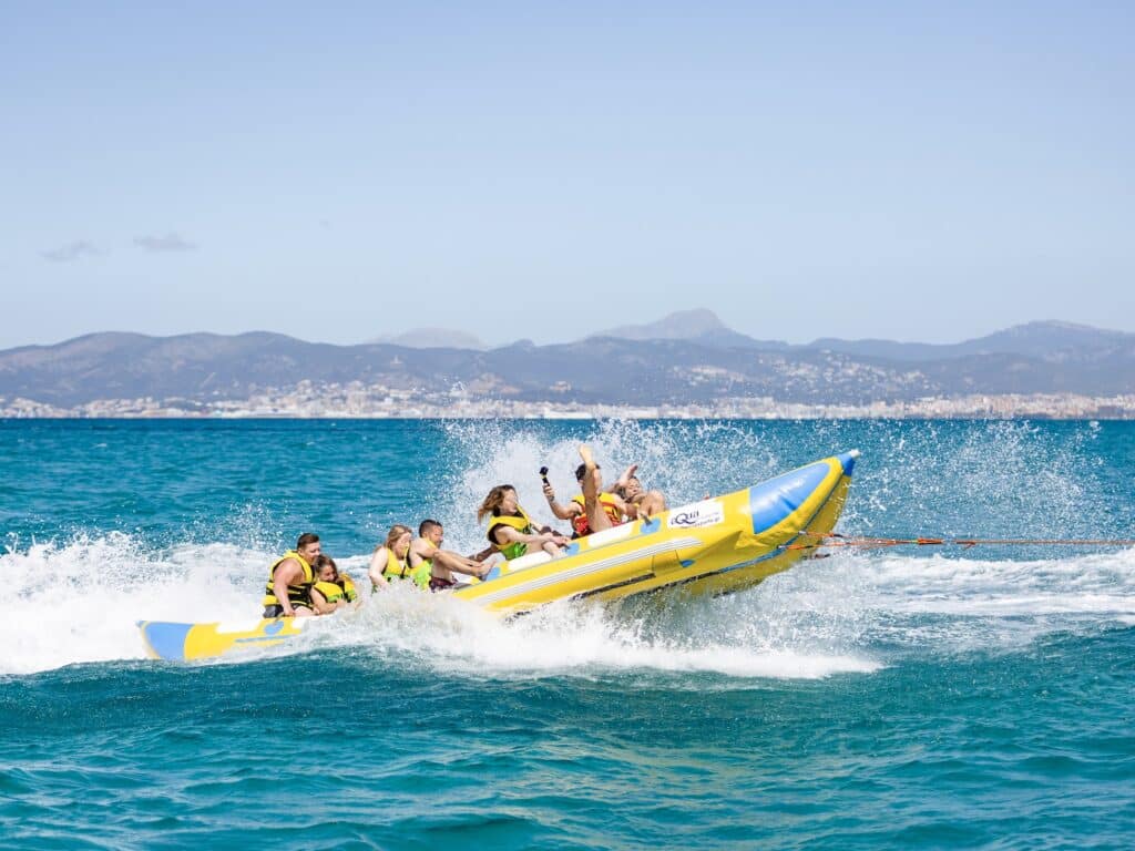 Bananaboot-Fahrt im Meer